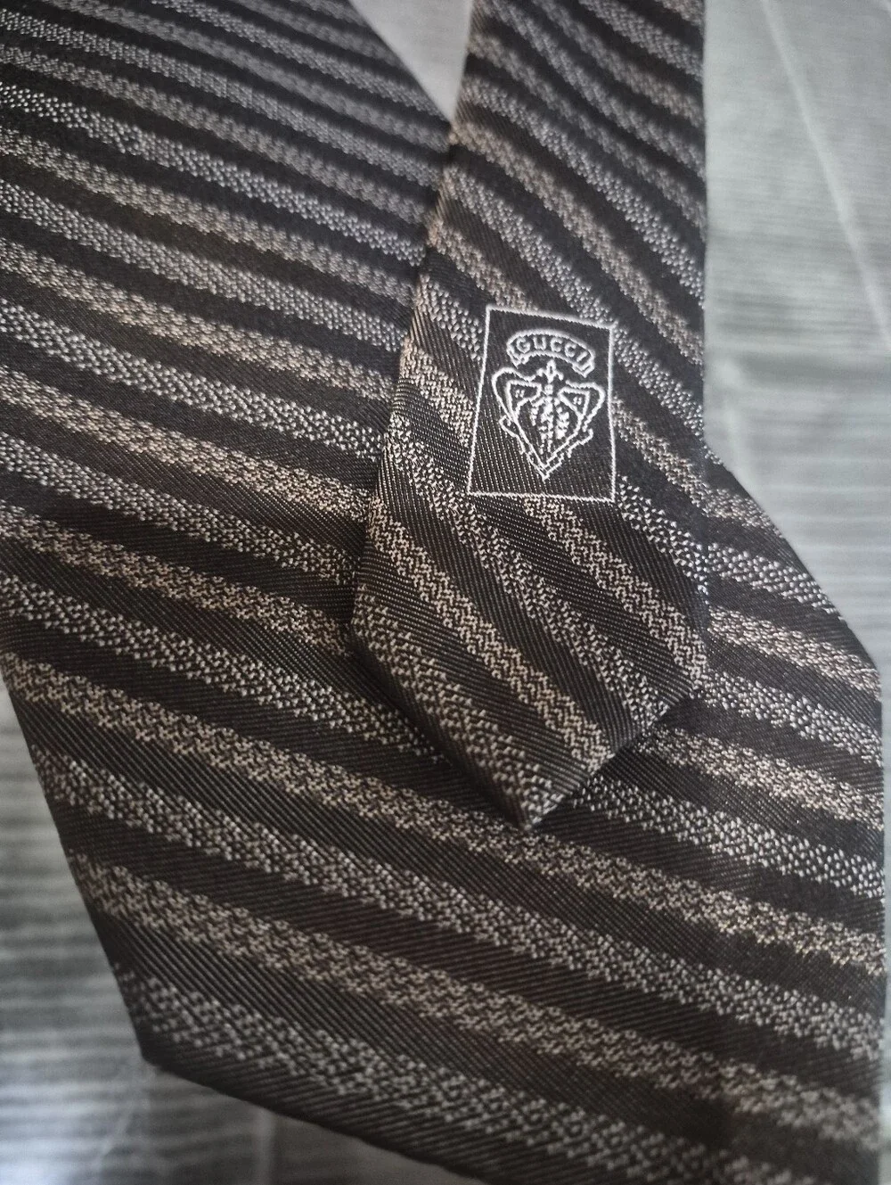 Authentic GUCCI Silk Tie Brown Charcoal Diagonal Stripe Embroidered Crest 3.75